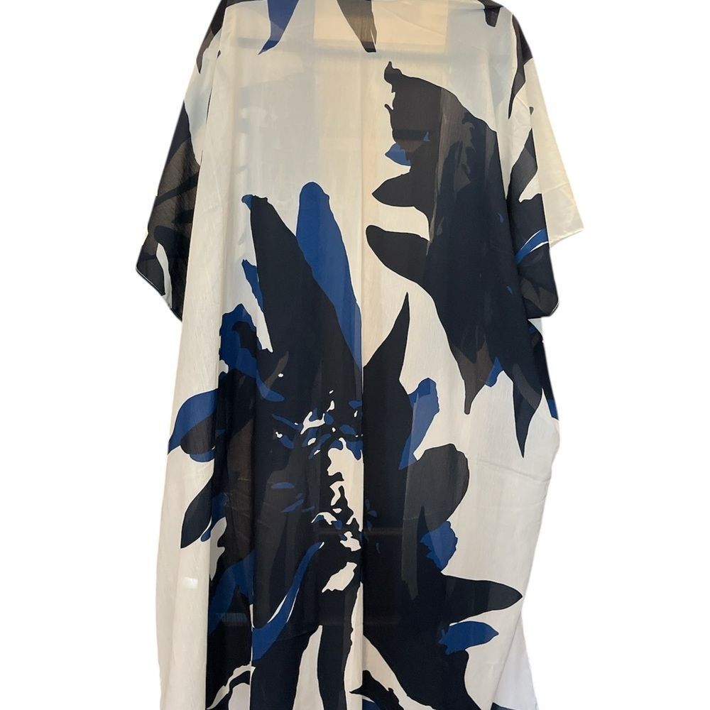 Abstract Blue and White Kimono Style - Picture 2 of 3